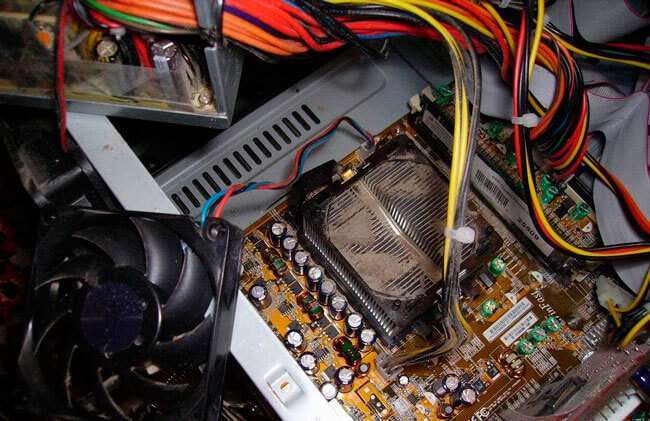 Як правильно почистити компютер від пилу