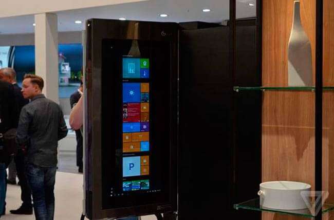 LG показала перший у світі холодильник з операційною системою Windows 10