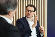 Трамп Наказав Федеральним Відомствам Припинити Використання ІІ Anthropic через Конфлікт з Спостереженням