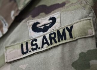 Gli hacker schiaffeggiano note anti-Trump sui server dell’esercito